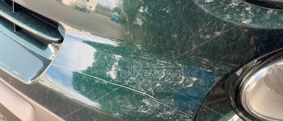 Vandalizzata l'auto di un parroco nel Cosentino: «Sono preoccupato»