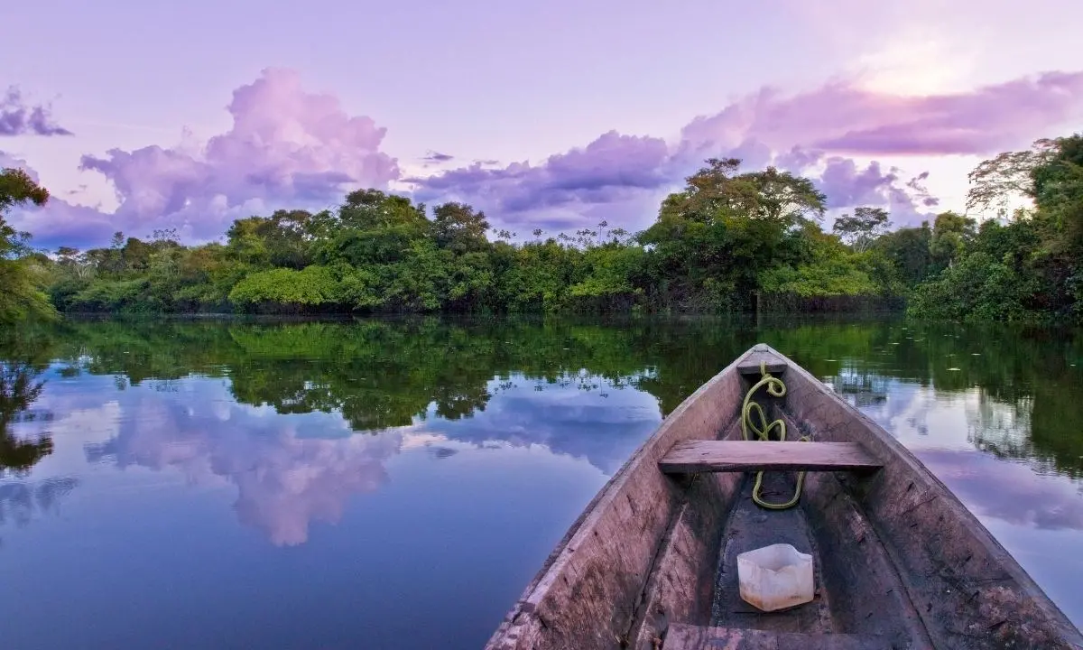 La storia di Giulia, giovane crotonese da tre anni aiuta gli indigeni dell'Amazzonia