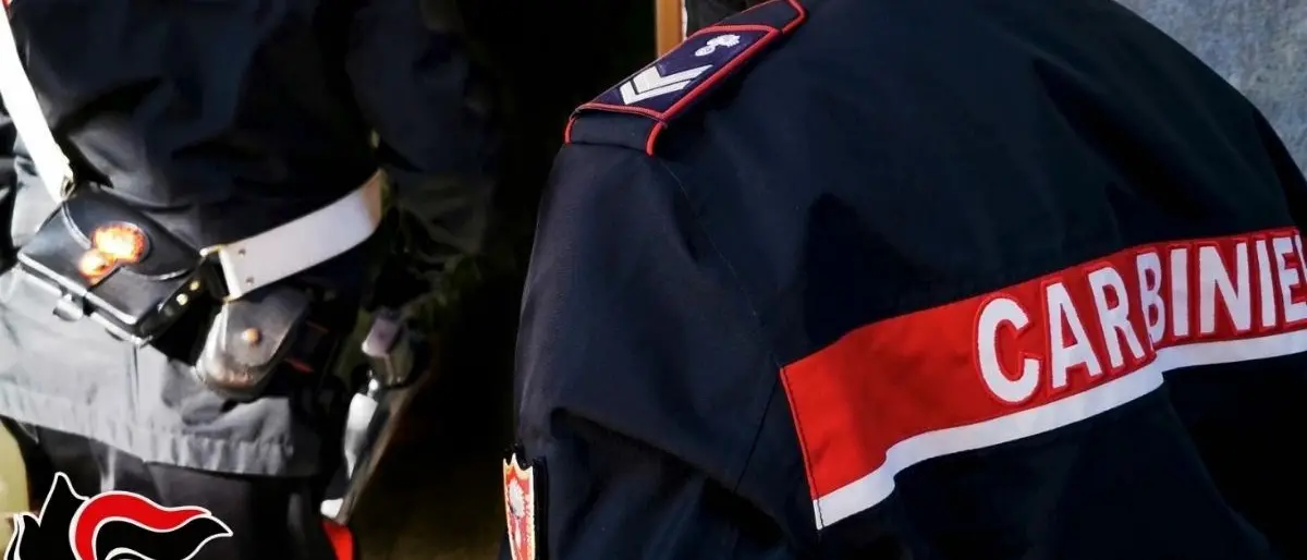 Aggredisce il fratello e lo colpisce alla testa e al volto, arrestato 47enne nel Reggino