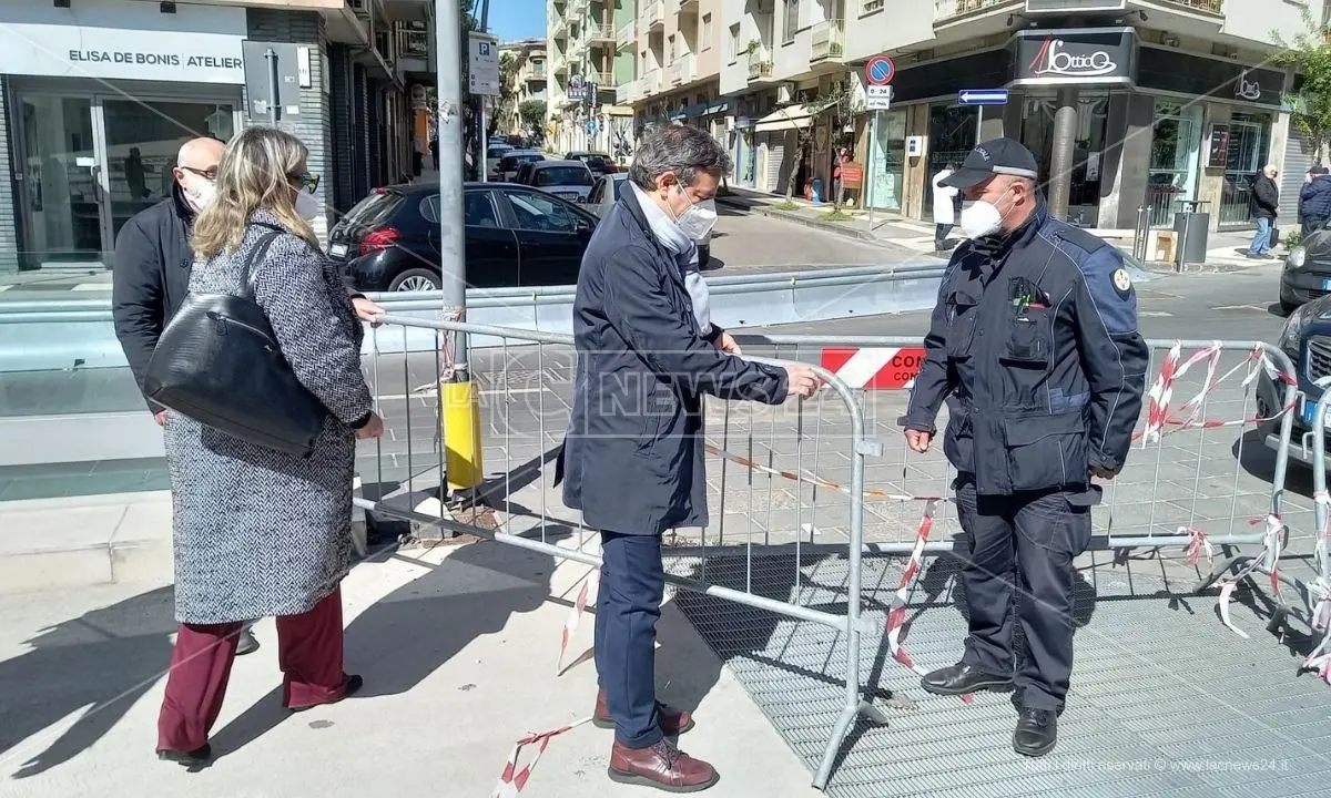 Cosenza, di nuovo accessibile piazza Bilotti dopo il dissequestro: transenne rimosse