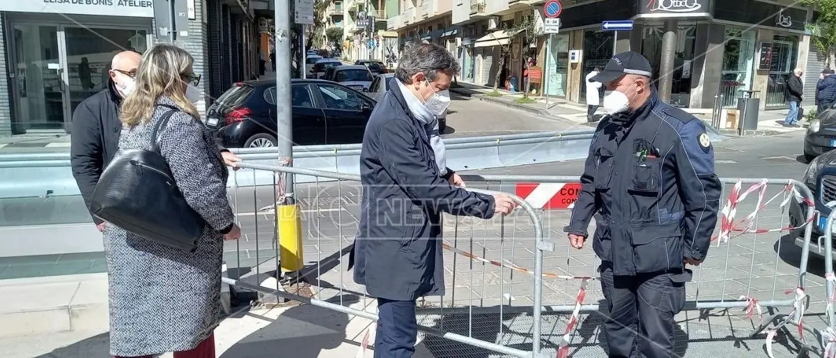 Cosenza, di nuovo accessibile piazza Bilotti dopo il dissequestro: transenne rimosse