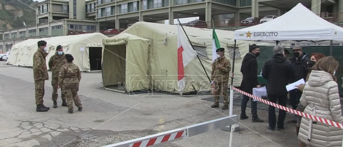 Covid, attivato sulla piattaforma il punto vaccini dell'ospedale militare di Cosenza
