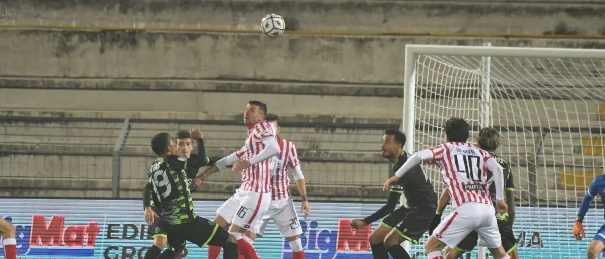 Reggina, parte la rincorsa play off. Mister Baroni: «Col Vicenza vietato sbagliare»