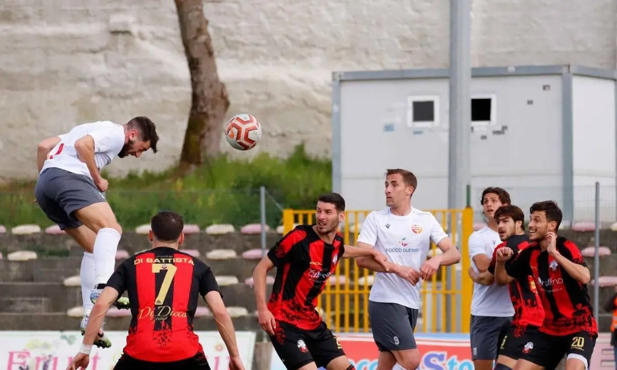 Serie D, il Castrovillari contro la capolista. Roccella e Rende si affrontano nel derby