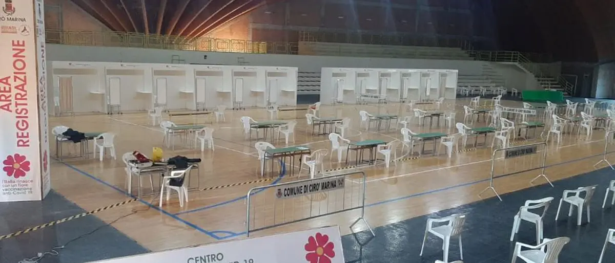 Vaccini, anche per gli hub di Cirò Marina e Mesoraca attivate le prenotazioni