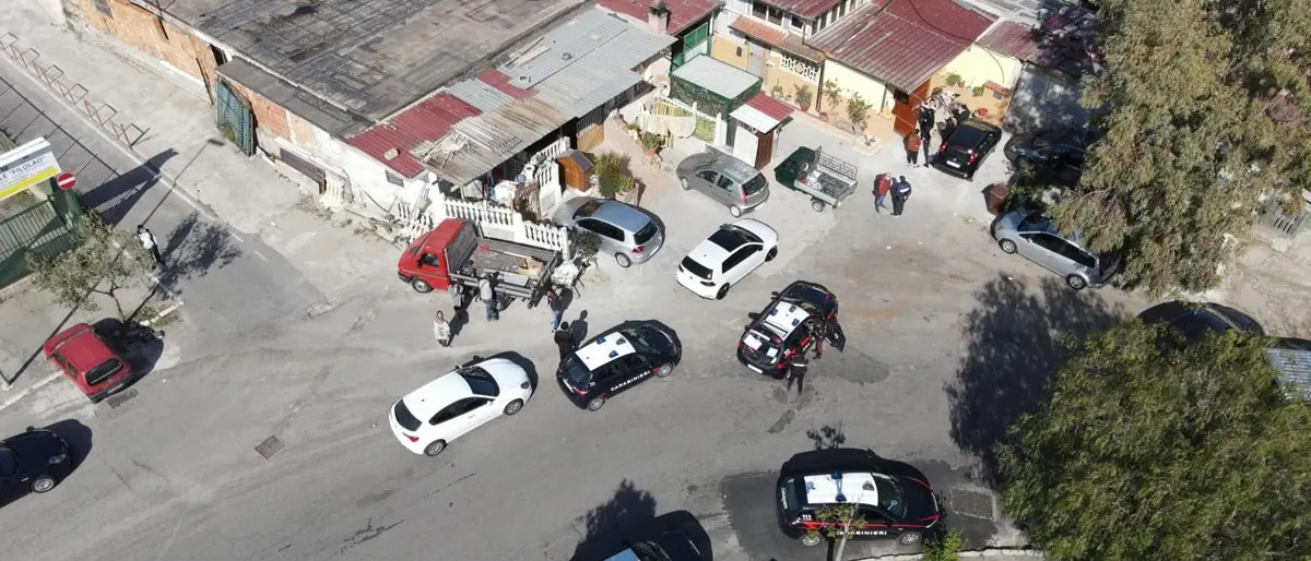 Crotone, tensione durante controlli antidroga: due arresti e sette denunce