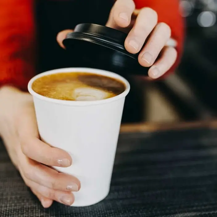 Cosenza, serve un caffè da asporto in bicchiere senza tappo: multato