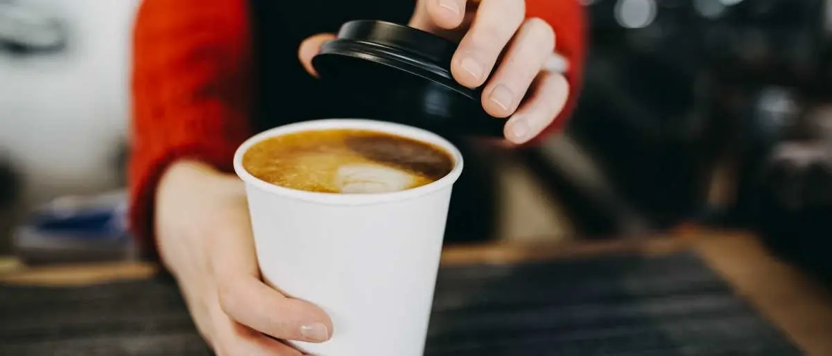 Cosenza, serve un caffè da asporto in bicchiere senza tappo: multato