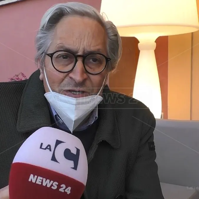 Anziani costretti a lunghi viaggi per vaccinarsi: «Gli incapaci siano licenziati»