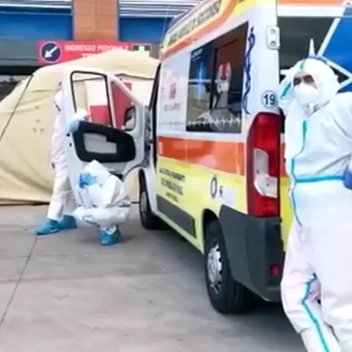 Covid Cosenza, de Magistris: «Altro morto in ambulanza in attesa di un posto letto»
