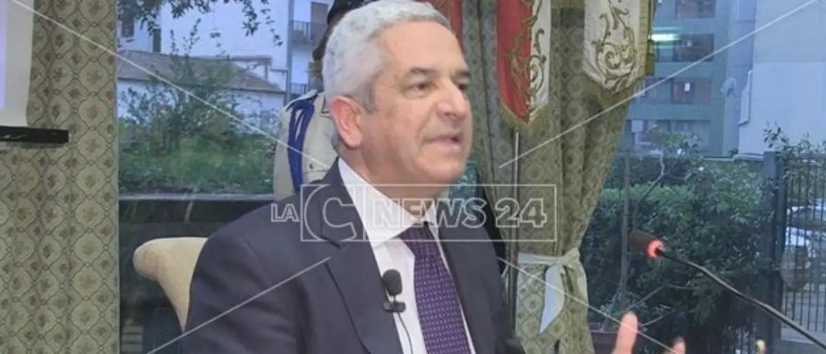 Covid, sindaco di Rende: «Sistema sanitario al collasso, la Regione istituisca tavolo permanente»