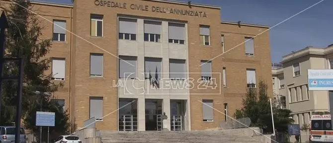 Covid, gli infermieri di Cosenza: «Non siamo carne da macello, serve altro personale subito»