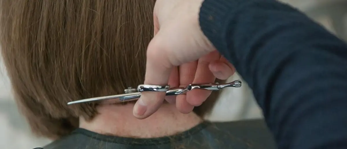 “Dacci un taglio e regala un sorriso”: donare capelli per le parrucche ai malati oncologici