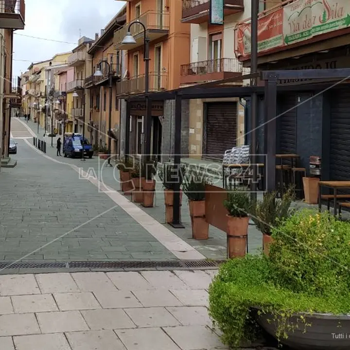 Covid, ad Acri la zona rossa non basta: lockdown totale fino al 26 aprile