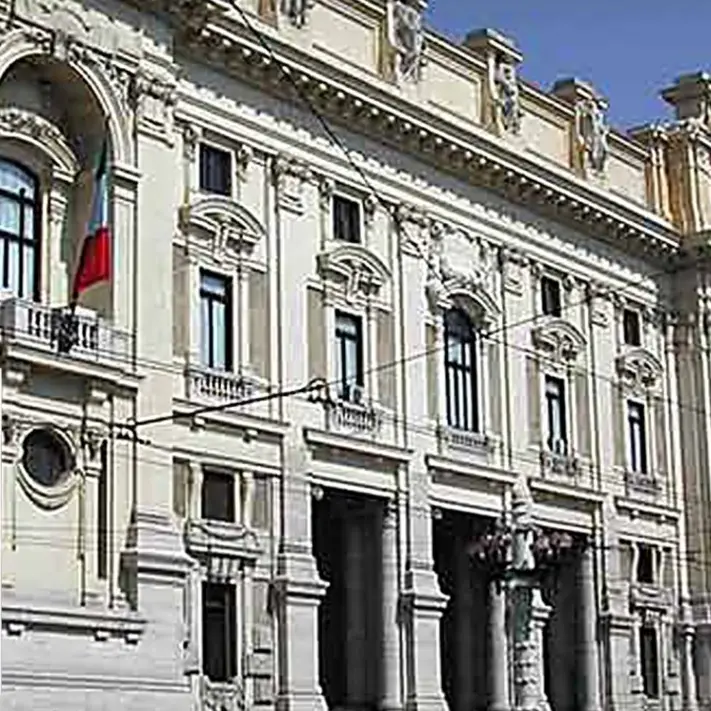 Dirigente Miur precipita dalla finestra di casa: grave la reggente della scuola in Calabria