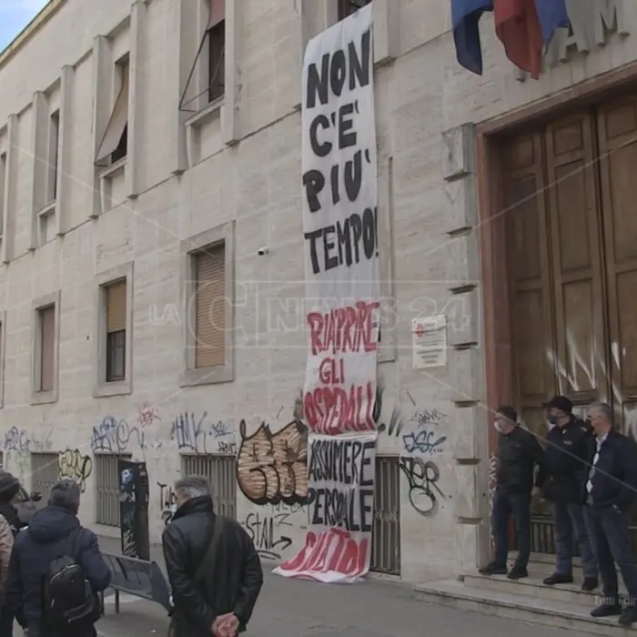 Sanità allo stremo, a Cosenza Asp ancora occupata e politica incapace di dare risposte