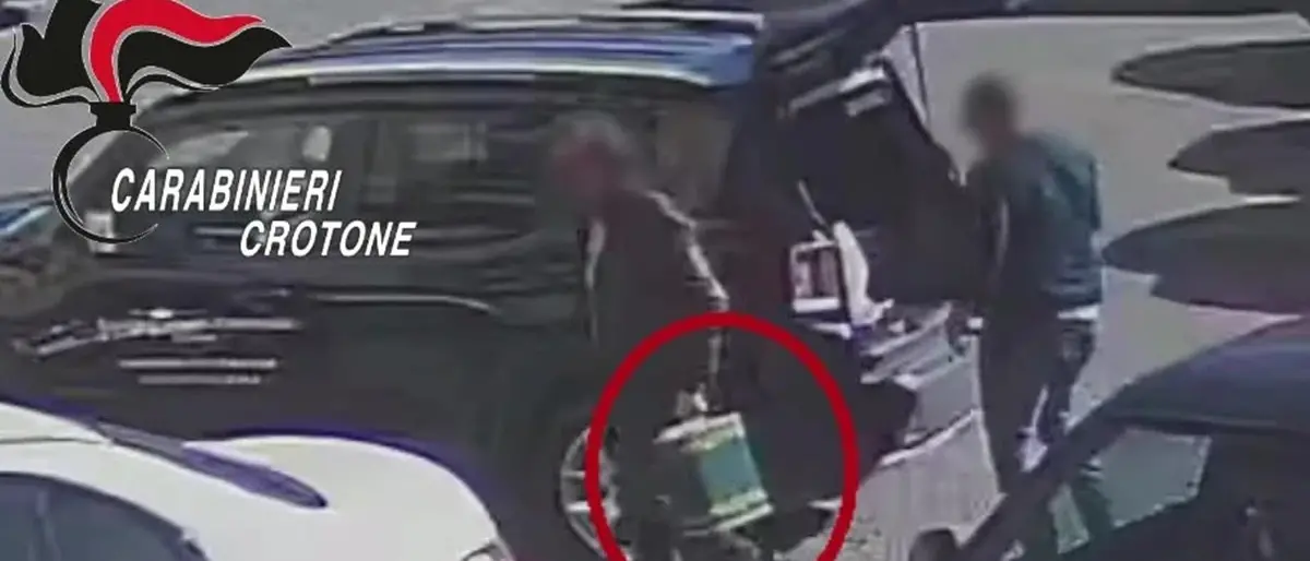 Olio e castagne per aggiustare un verbale, bufera sull'amministrazione di Petilia