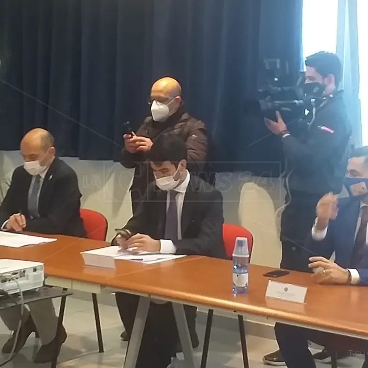 Gioia Tauro, il viceministro delle Infrastrutture Morelli in visita al porto