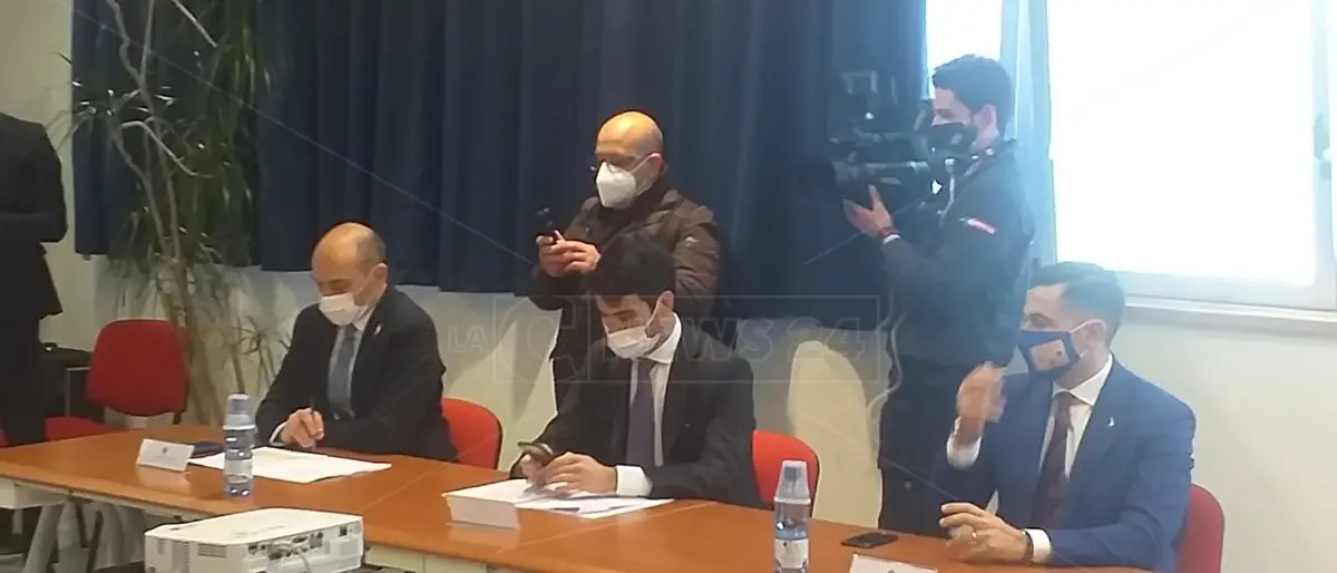 Gioia Tauro, il viceministro delle Infrastrutture Morelli in visita al porto