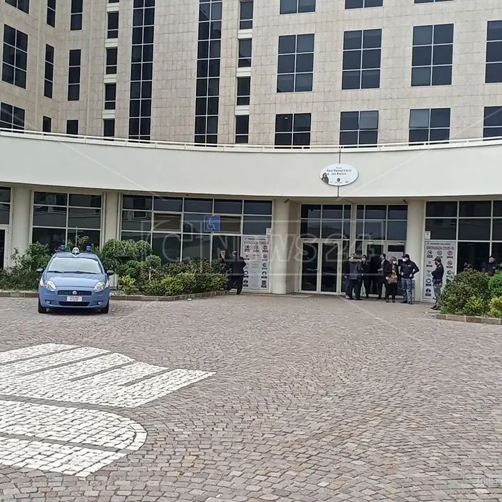 Sanità Calabria, la protesta si sposta a Catanzaro: 5 persone sul tetto della Cittadella