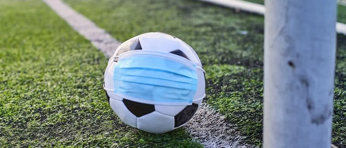 Covid e calcio, tra focolai e gare rinviate: il virus ritorna a condizionare i campionati