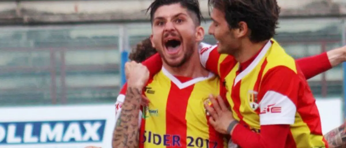 Eccellenza, il Sambiase pareggia in extremis a Locri. Al comando c'è la Reggiomediterranea