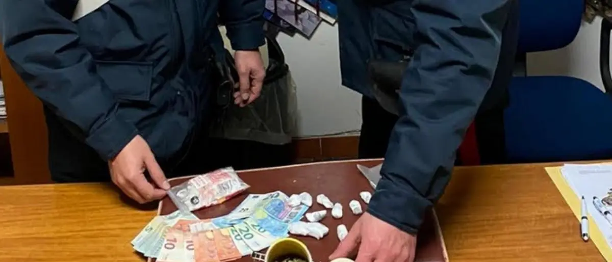 Dosi di marijuana nelle mutande: 2 arresti a Villapiana