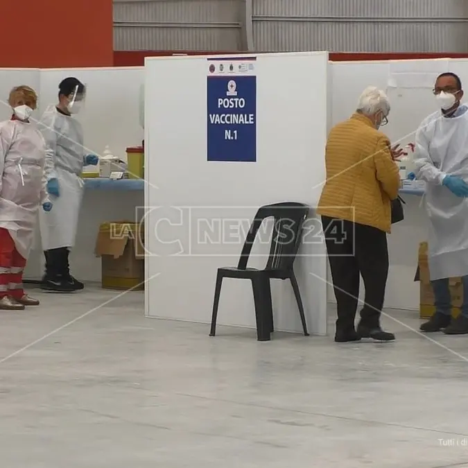Catanzaro, i numeri dell'hub dell'Ente Fiera: 5% di rifiuti e oltre 2mila persone vaccinate