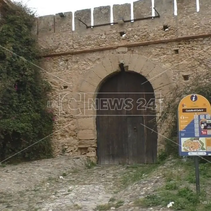 Crotone, il castello Carlo V chiuso da 3 anni. L'assessore Rachele Via: «Ce lo riprenderemo»