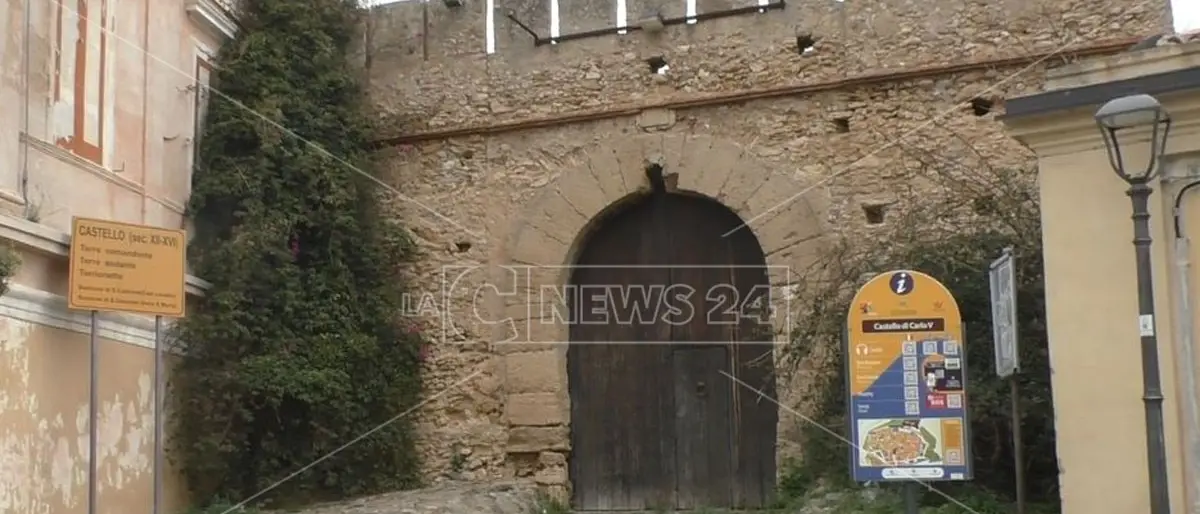 Crotone, il castello Carlo V chiuso da 3 anni. L'assessore Rachele Via: «Ce lo riprenderemo»