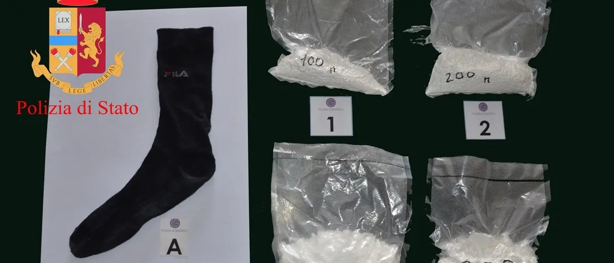 Rosarno, trasportava cocaina in un calzino: arrestato dalla Polizia