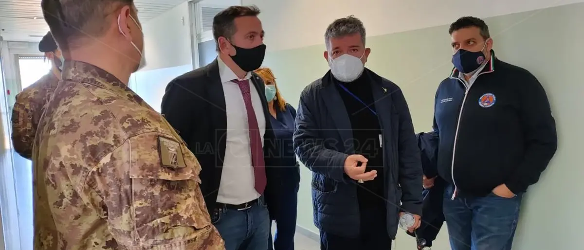 Ancora nulla di fatto per il centro Covid a Villa Bianca, Spirlì: «Denuncerò i ritardi alla Procura»