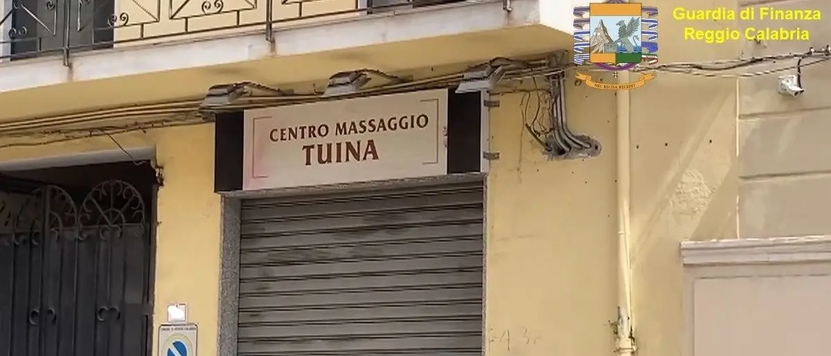 Reggio Calabria, sesso in un centro massaggi cinese: denunciata una 43enne
