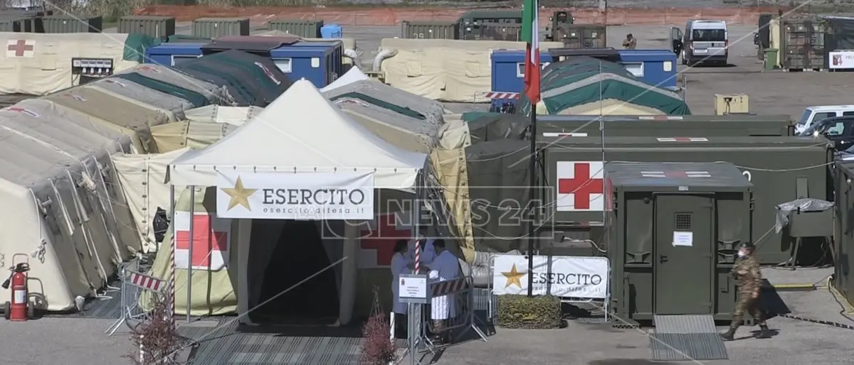 Cosenza, il 25 aprile vaccinazioni di massa con AstraZeneca per tutti gli over 60