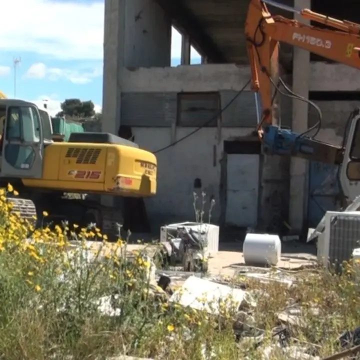 A Melito Porto Salvo sgomberato campo rom abusivo e manufatti abbattuti