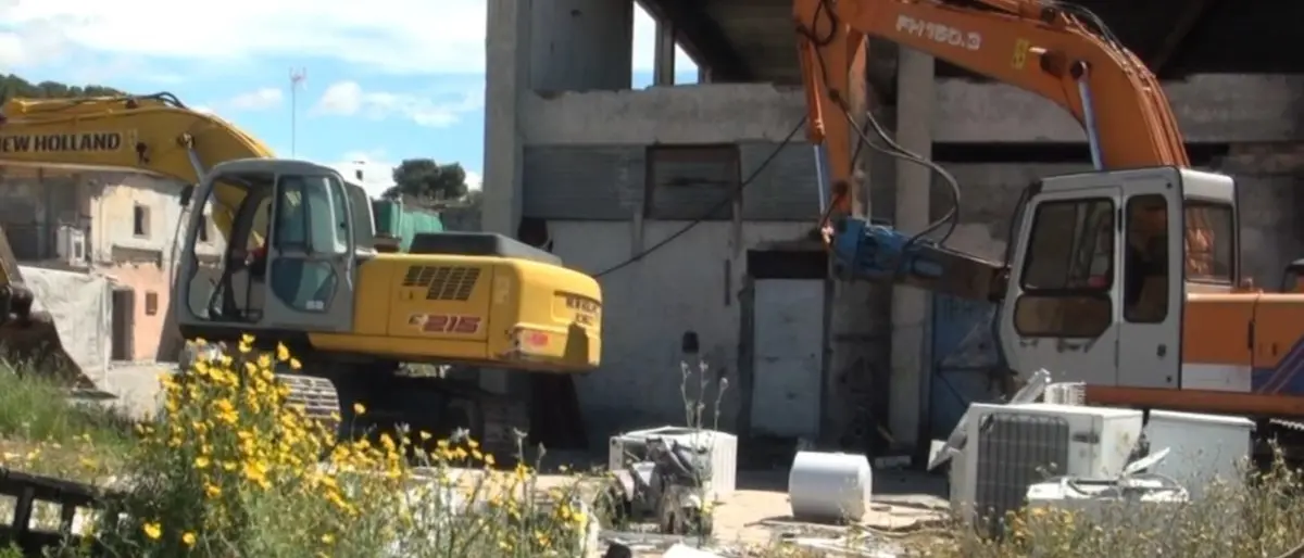 A Melito Porto Salvo sgomberato campo rom abusivo e manufatti abbattuti