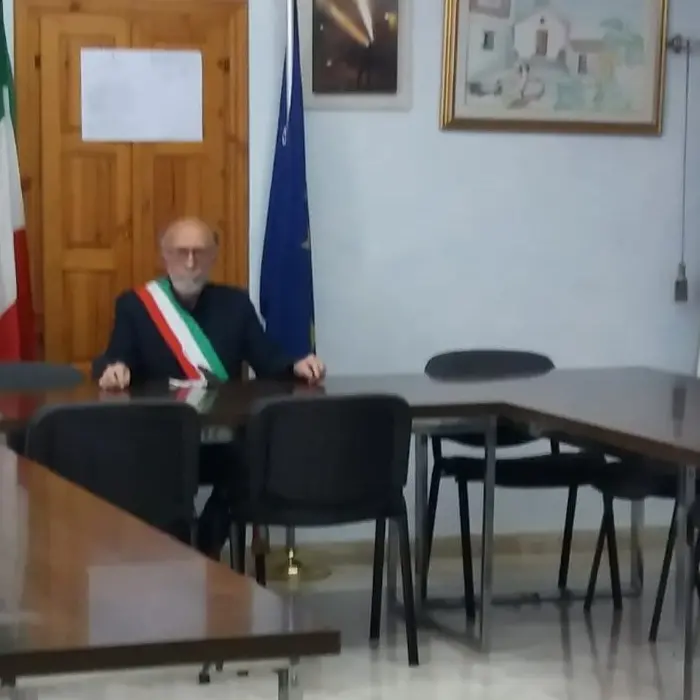 Pochi fondi al Sud nel Recovery fund, sindaco del Cosentino occupa aula consiliare