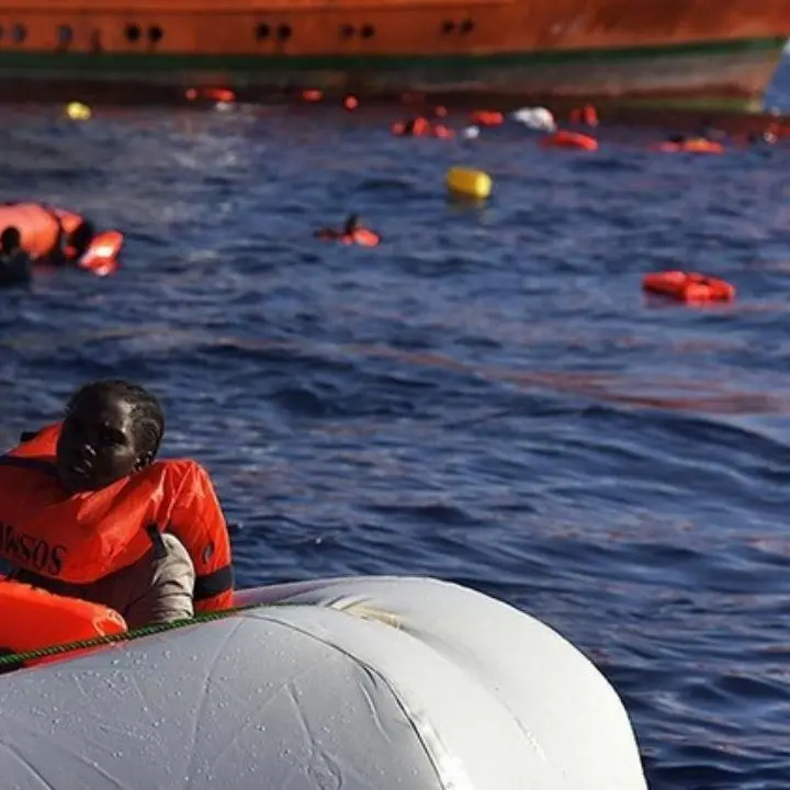 Migranti, affondano due gommoni al largo della Libia: oltre cento morti