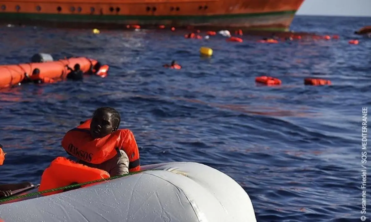 Migranti, affondano due gommoni al largo della Libia: oltre cento morti