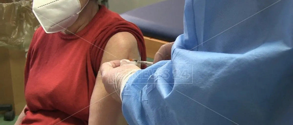 Soggetto ad altissimo rischio ma non fragile, la denuncia: «Non mi fanno prenotare il vaccino»