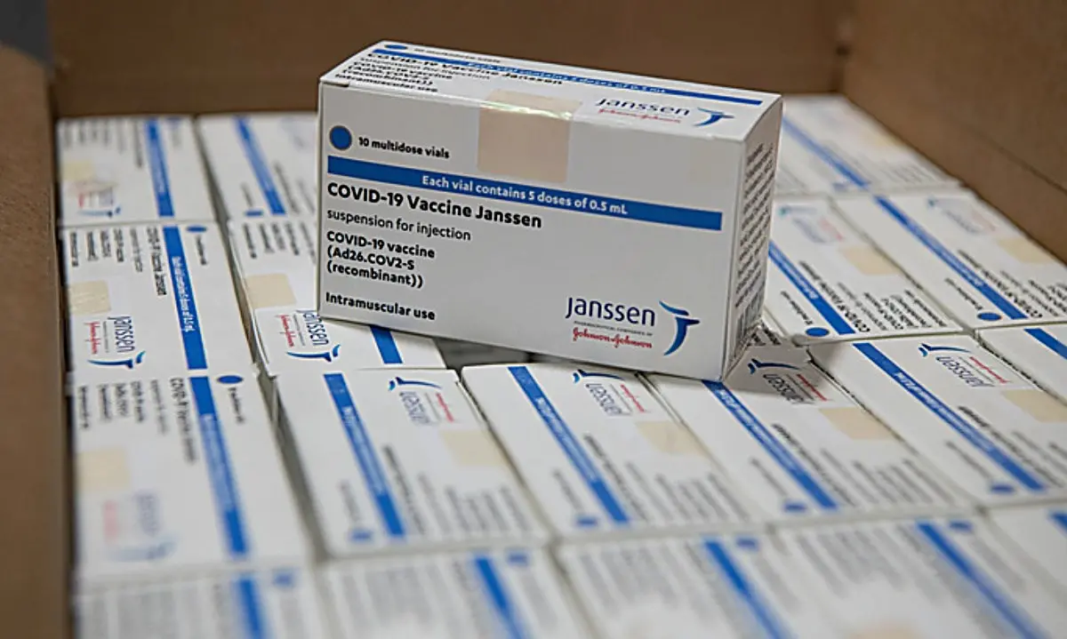 Covid, negli Stati Uniti riparte la vaccinazione con Johnson & Johnson: «I benefici superano i rischi»