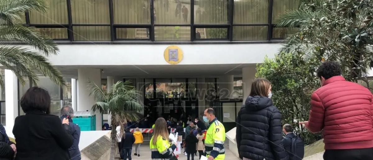 A Reggio Calabria vax day senza intoppi, presente anche il commissario Longo