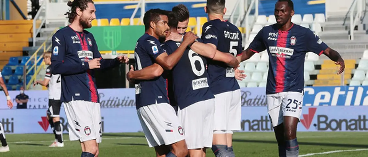 Serie A, scatto d'orgoglio del Crotone: in casa del Parma vince 4 a 3