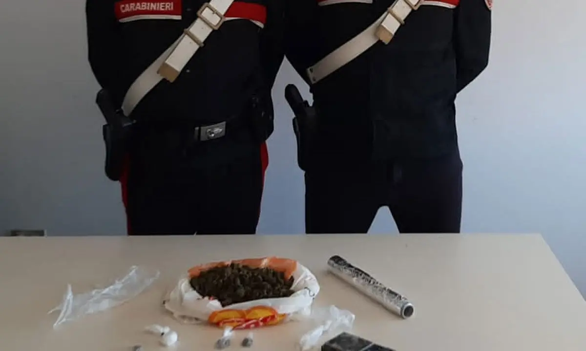 Traffico di droga, padre e figlio arrestati dai carabinieri nel Crotonese