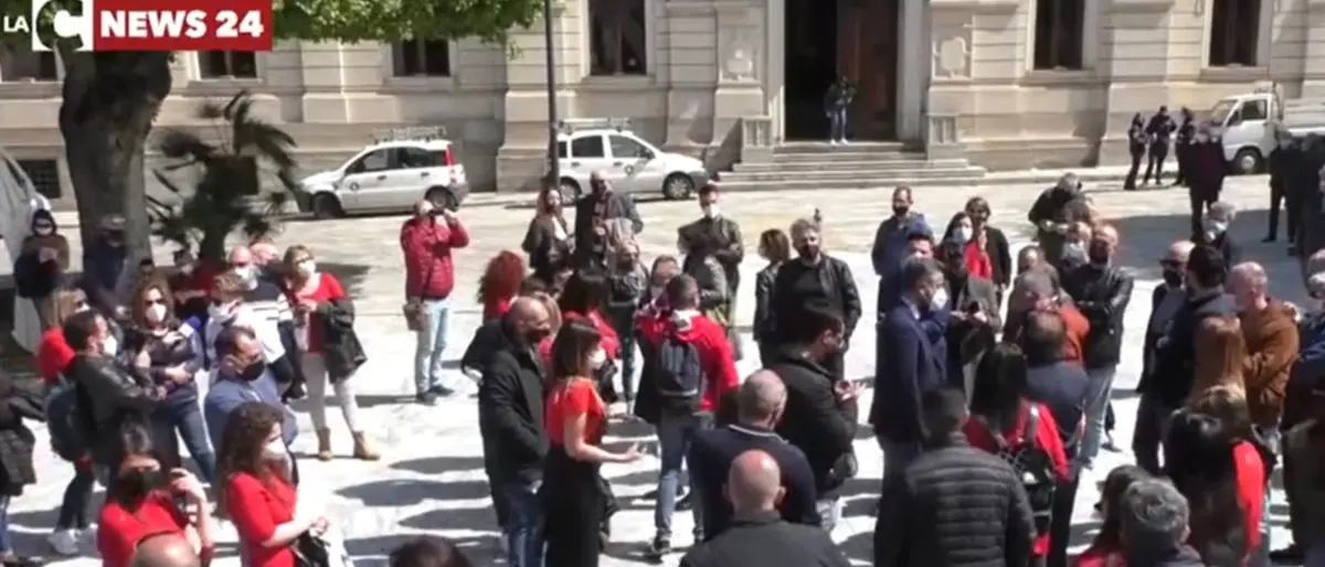 Covid, i dati sui decessi consigliano prudenza anche a chi preme per il “liberi tutti”