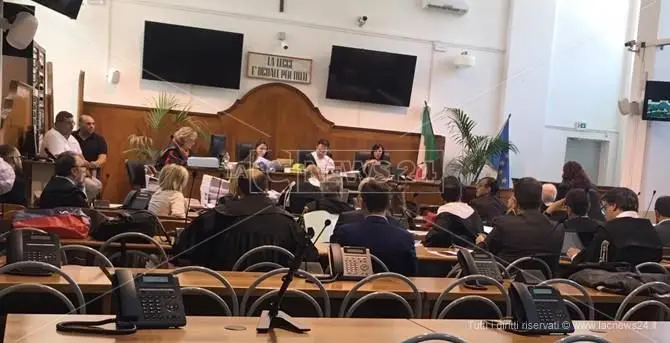 Processo a Lucano, botta e risposta con il pm in aula sulla candidatura alle Regionali