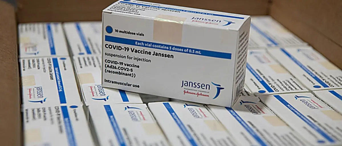 Vaccino Johnson, l'azienda: «Plausibile ruolo causale in rare trombosi»