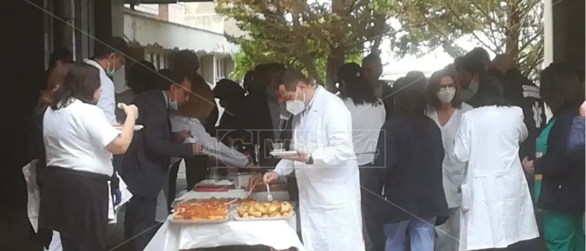 Buffet a rischio Covid all’ospedale di Cetraro: tra nobili intenti e reazioni scomposte
