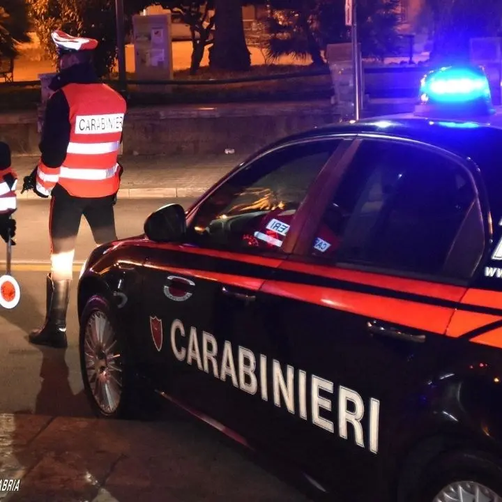 San Luca, “se non mi dai i soldi dico a tua moglie della nostra relazione”: arrestata 27enne