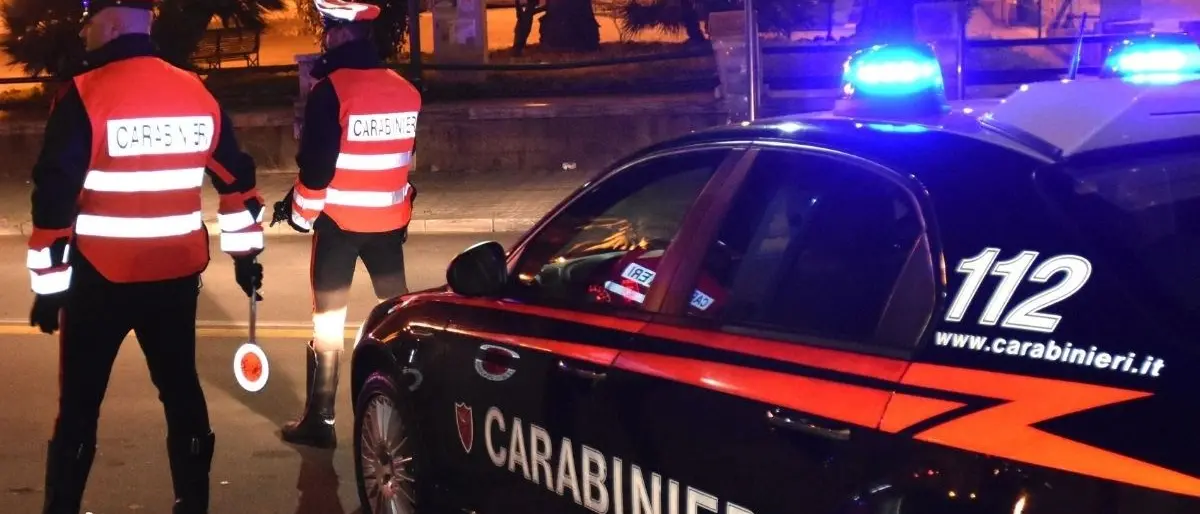 San Luca, “se non mi dai i soldi dico a tua moglie della nostra relazione”: arrestata 27enne
